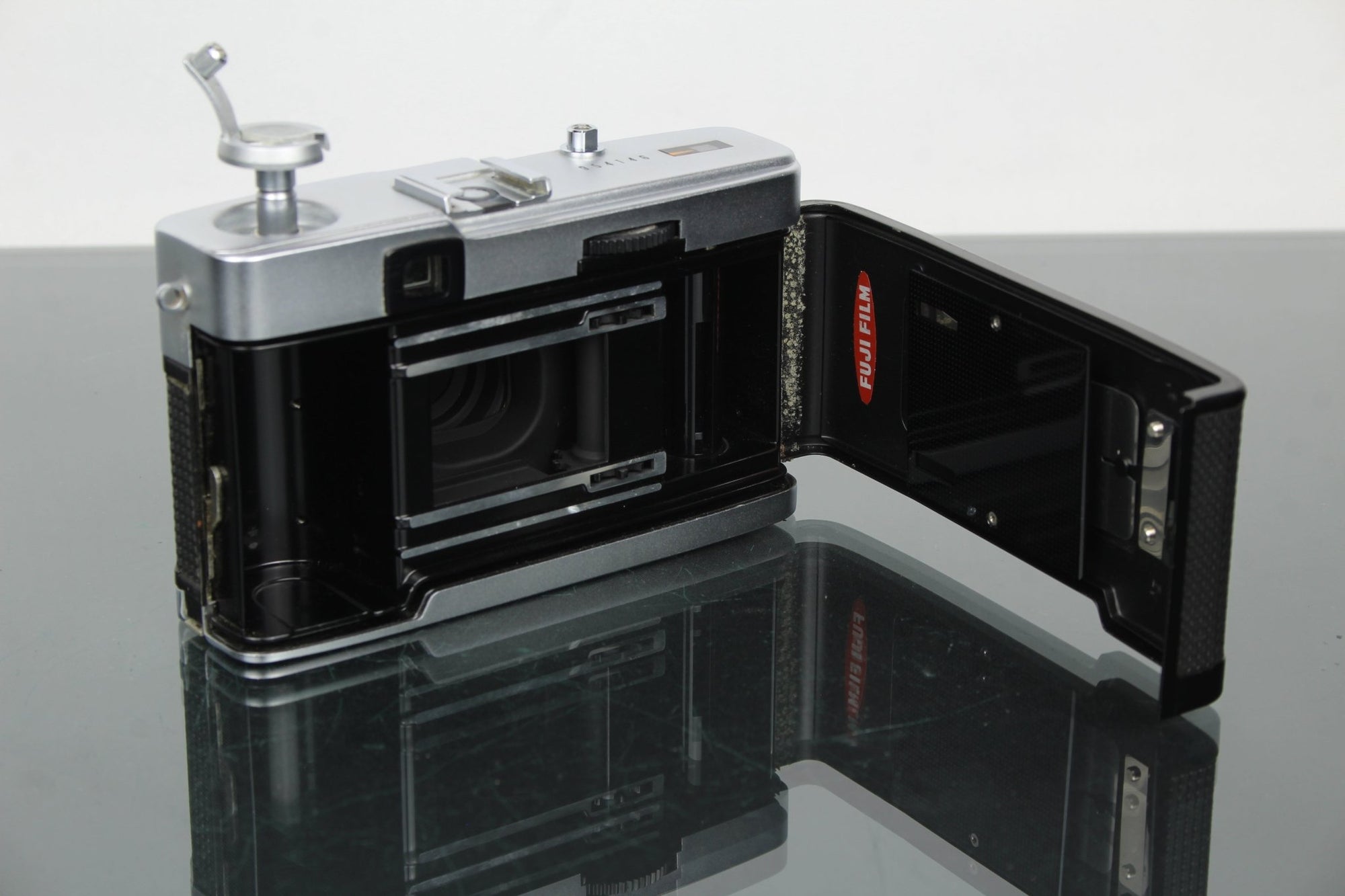 Olympus Trip 35 - Dutch|Thrift