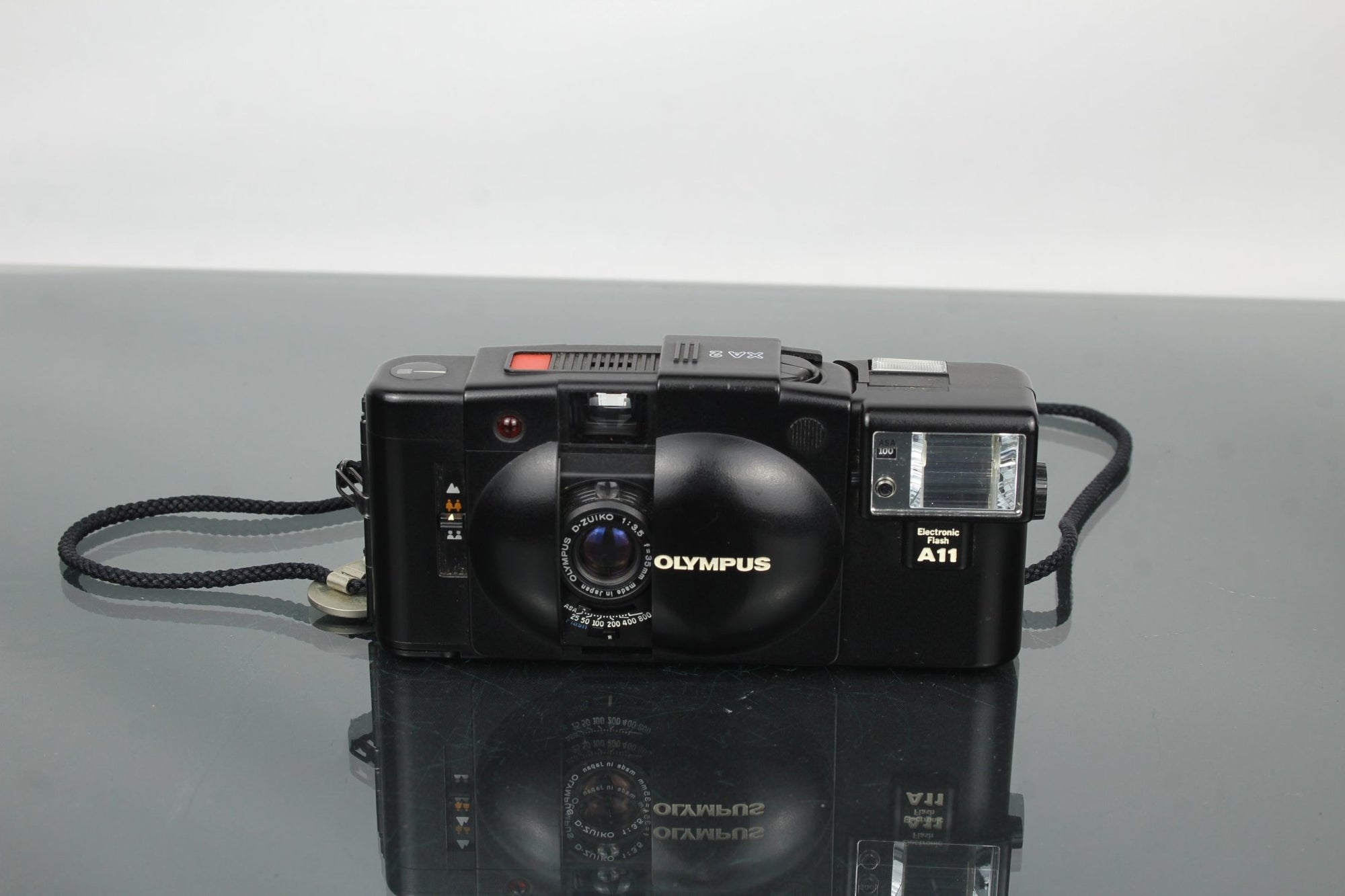 Olympus XA 2 + A11 flash - Dutch|Thrift