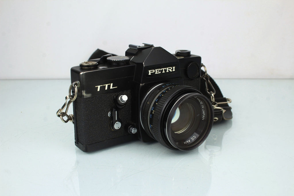 Petri TTL + Petri 1.8 55mm lens - Dutch|Thrift