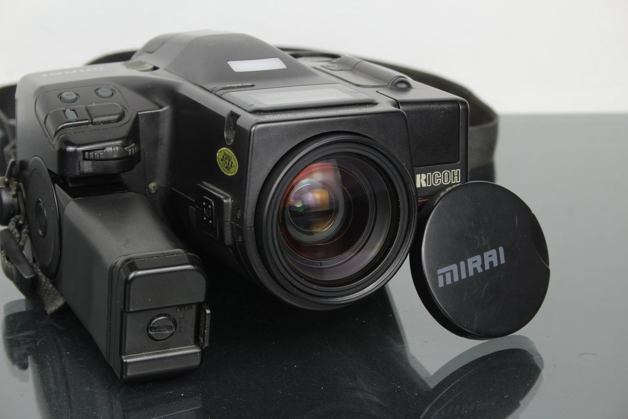 Ricoh Mirai Zoom 35 - 135mm + Ricoh Flash - Dutch|Thrift