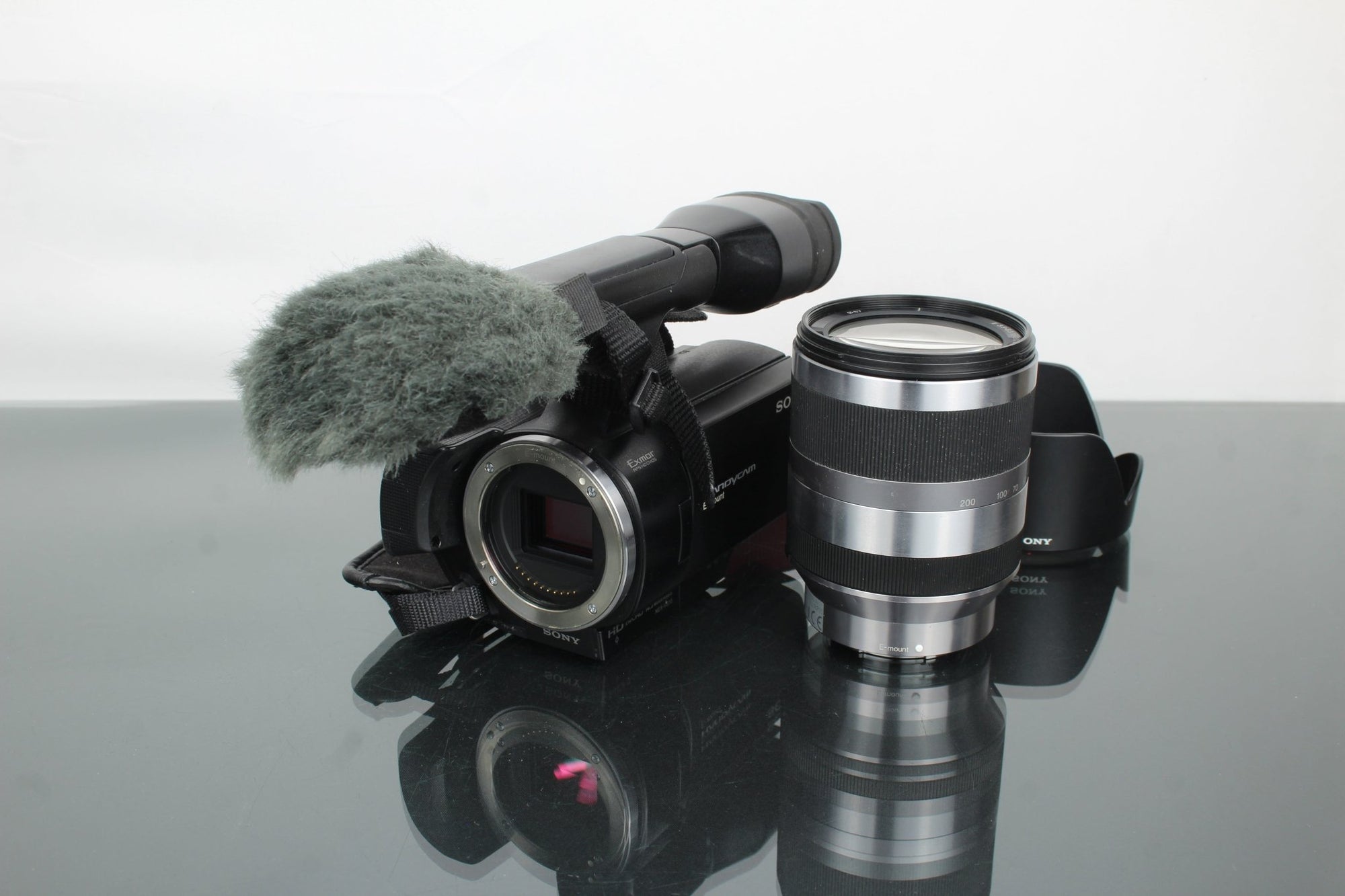 Sony Handycam NEX - VG10E + Sony lens SEL18200 3.5 - 6.3/18 - 200 - Dutch|Thrift