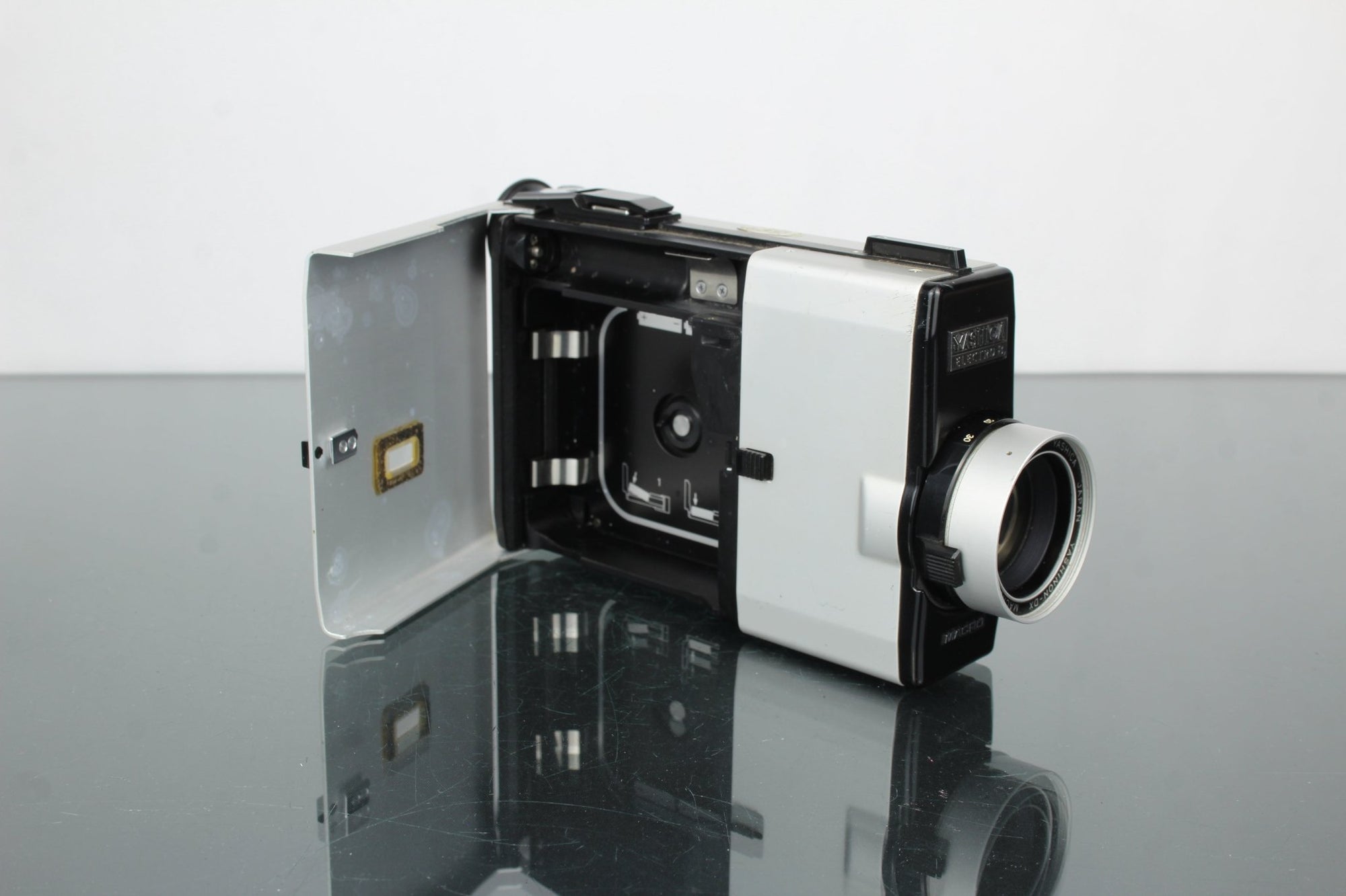 Yashica Electro 8 Macro Magnetic Release - Dutch|Thrift