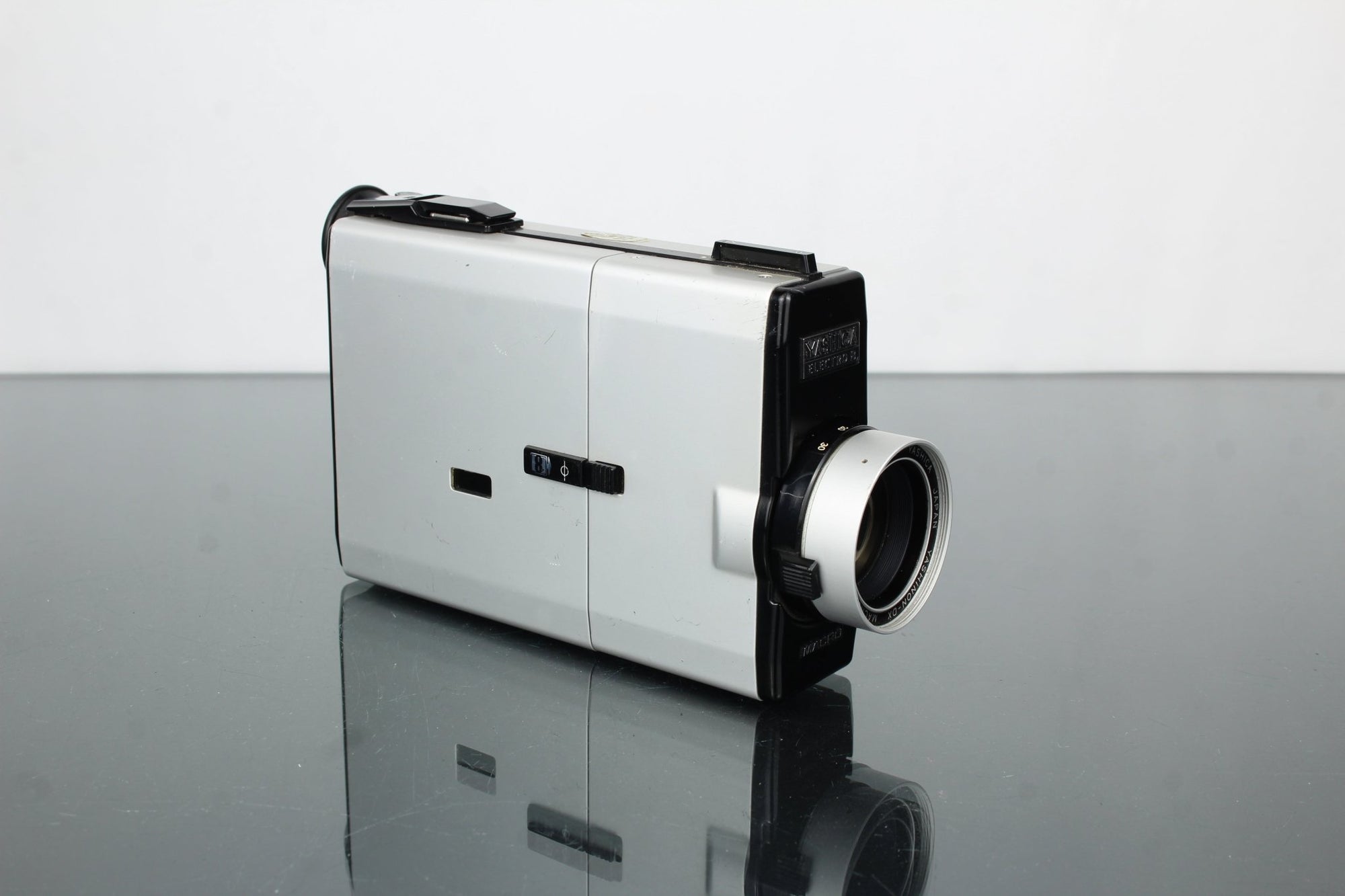 Yashica Electro 8 Macro Magnetic Release - Dutch|Thrift