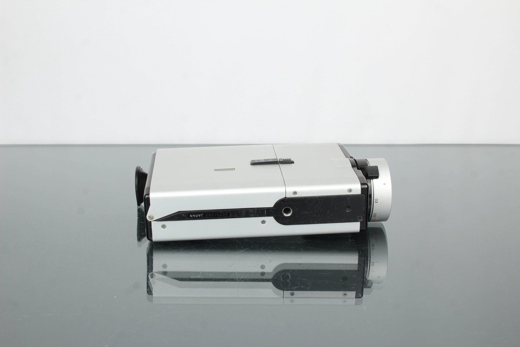 Yashica Electro 8 Macro Magnetic Release - Dutch|Thrift