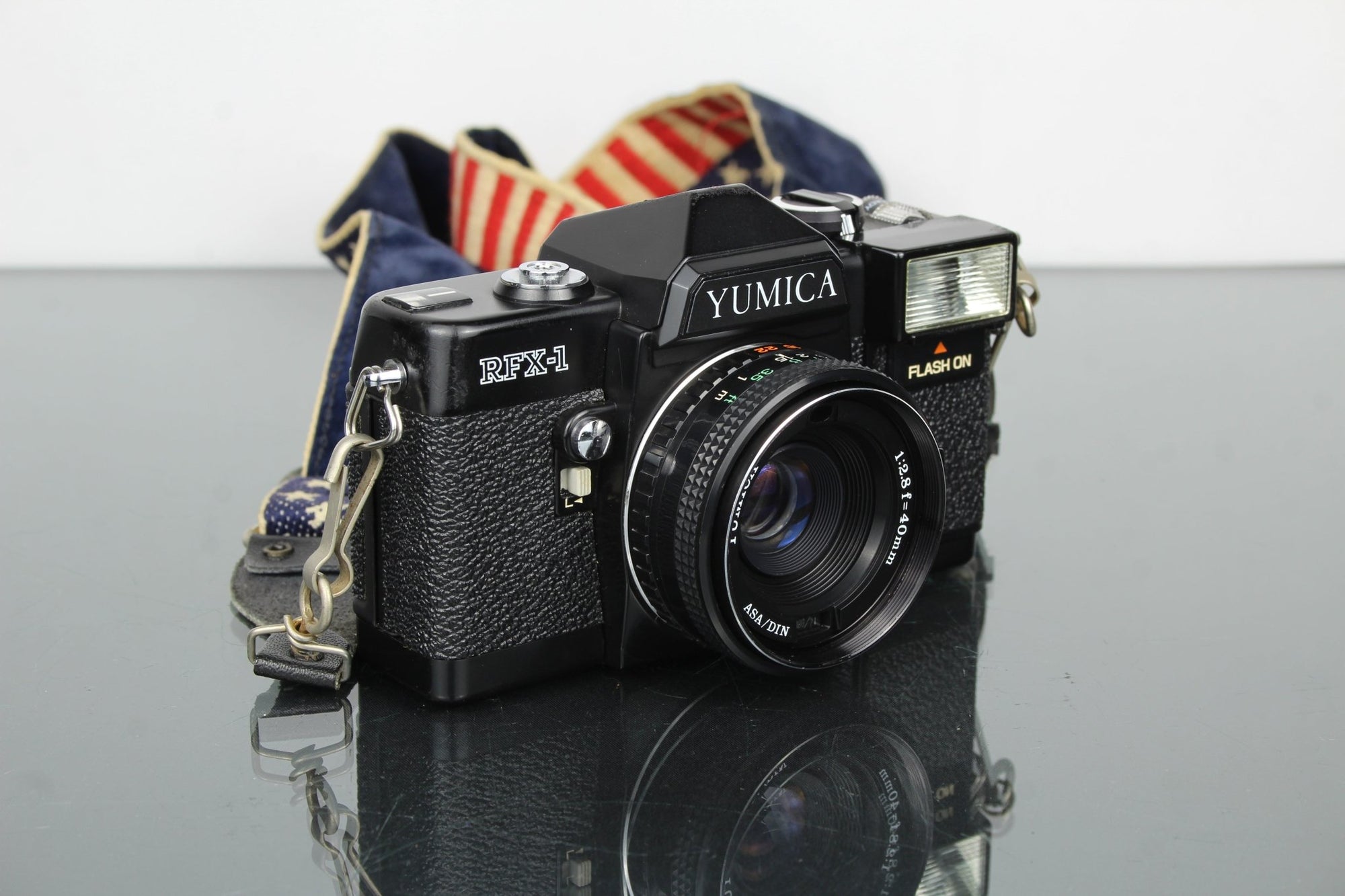 Yumica RFX - 1 + 2.8 40mm Yumica lens - Dutch|Thrift