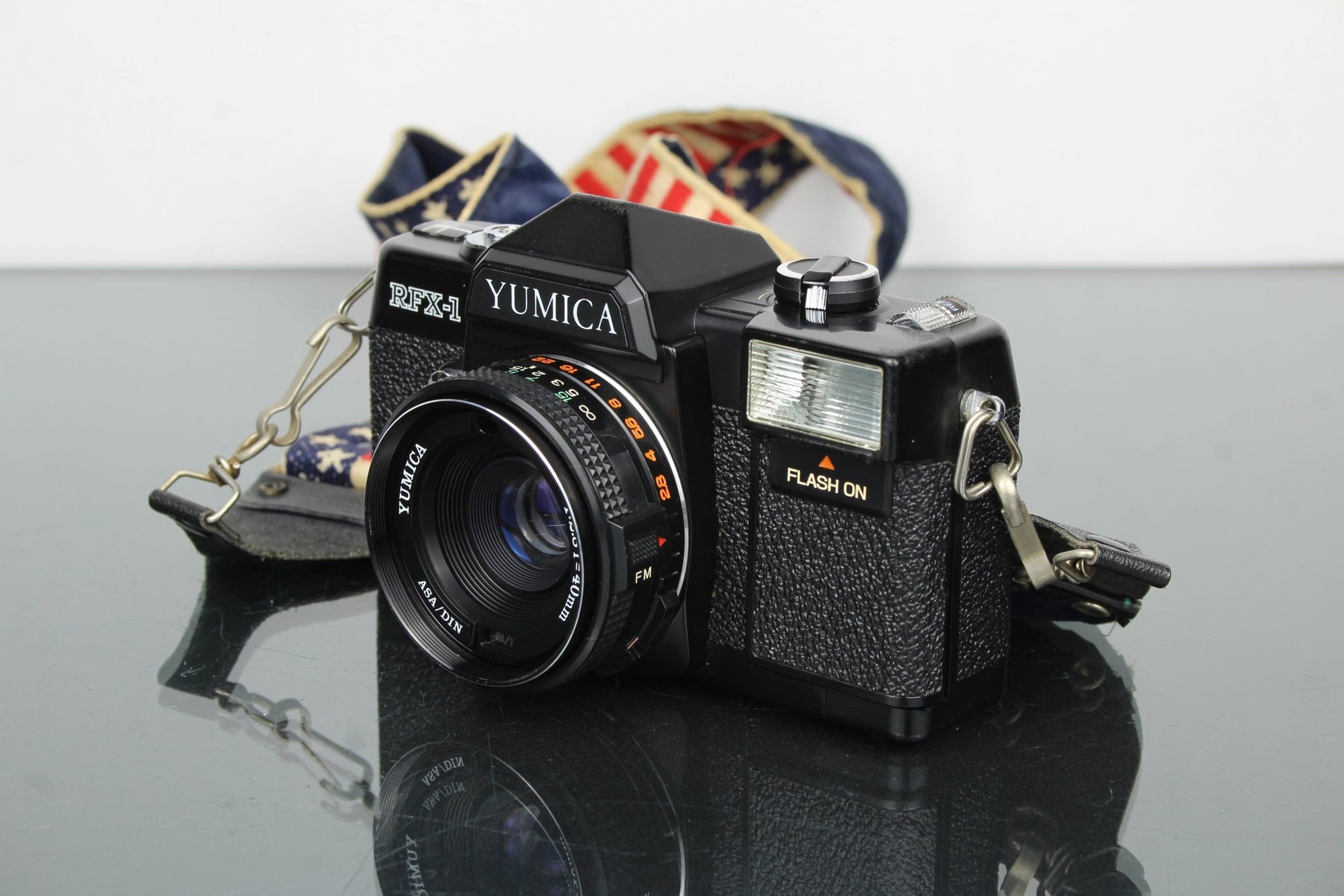 Yumica RFX - 1 + 2.8 40mm Yumica lens - Dutch|Thrift